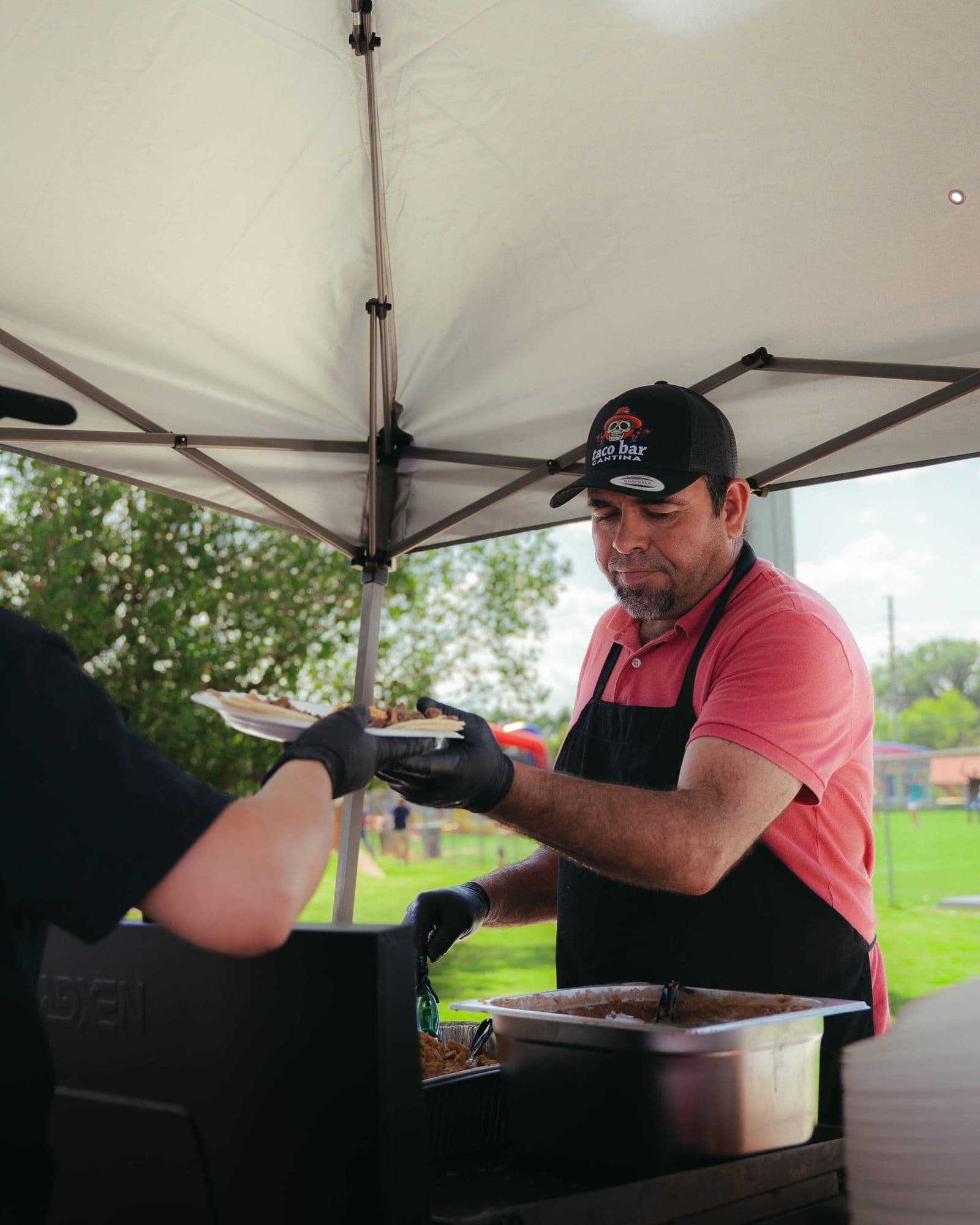 Catering: serving plates under the tent